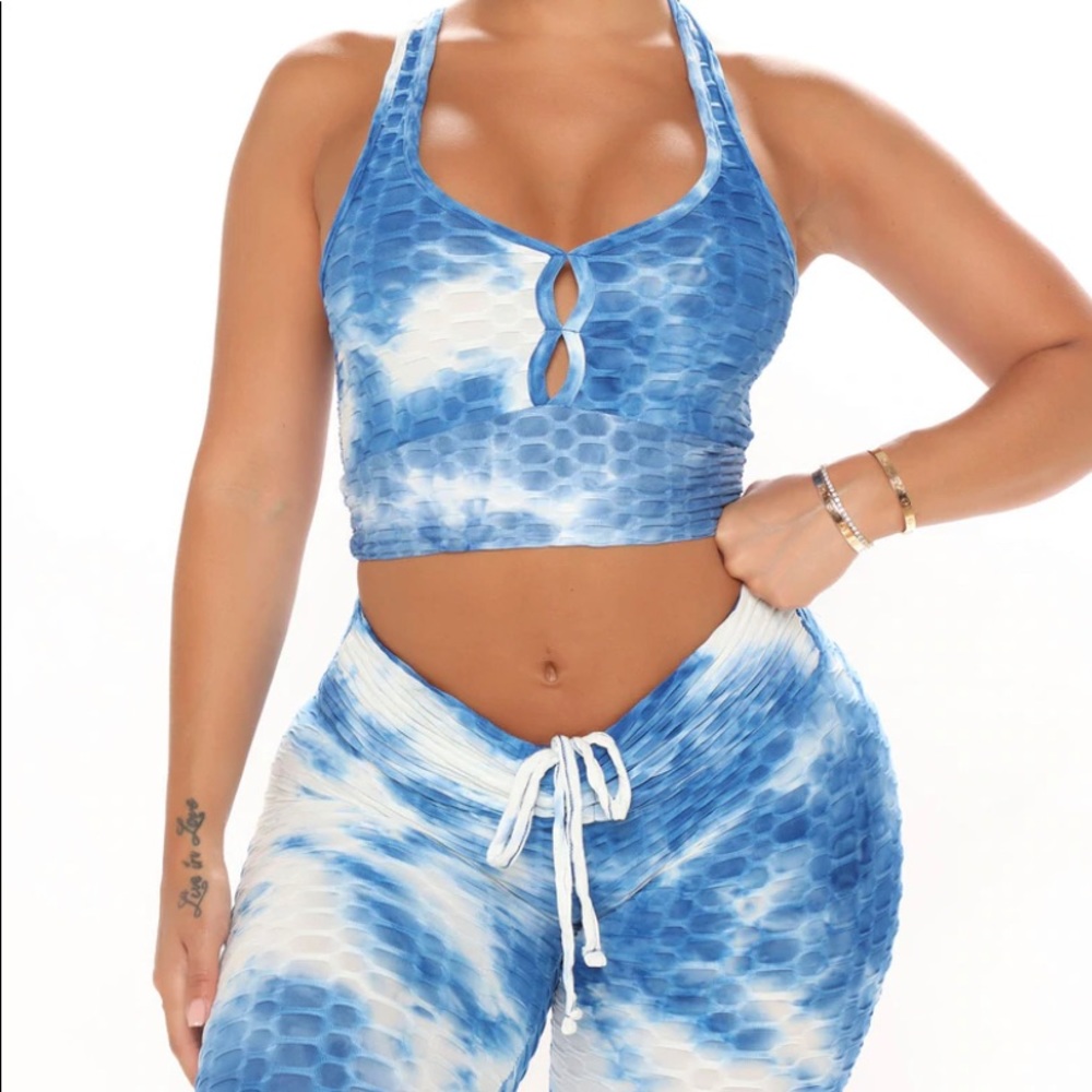 2 piece active sky blue set . Butt enhanced stitching green for anywhere.